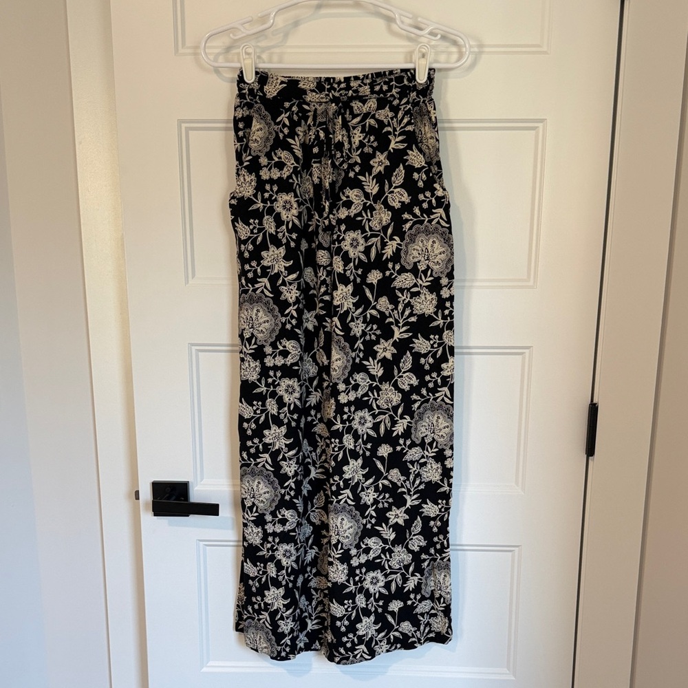 Miami Women’s Black and Cream Floral Trousers Small